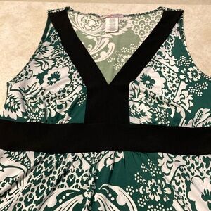 Juniors sleeveless printed top